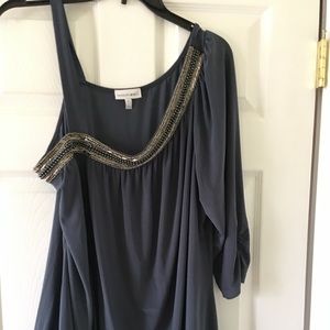 ❤️FASHION BUG ONE SHOULDER TOP.  Beautiful Detail